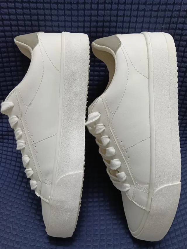 Zapatillas Pull&Bear blancas de Mujer