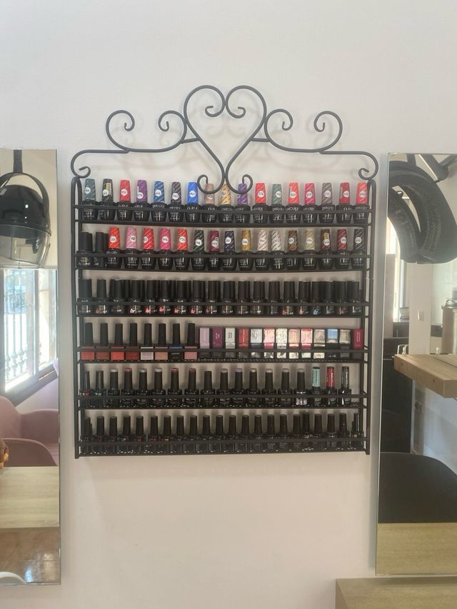 Se traspasa peluquería/manicura.