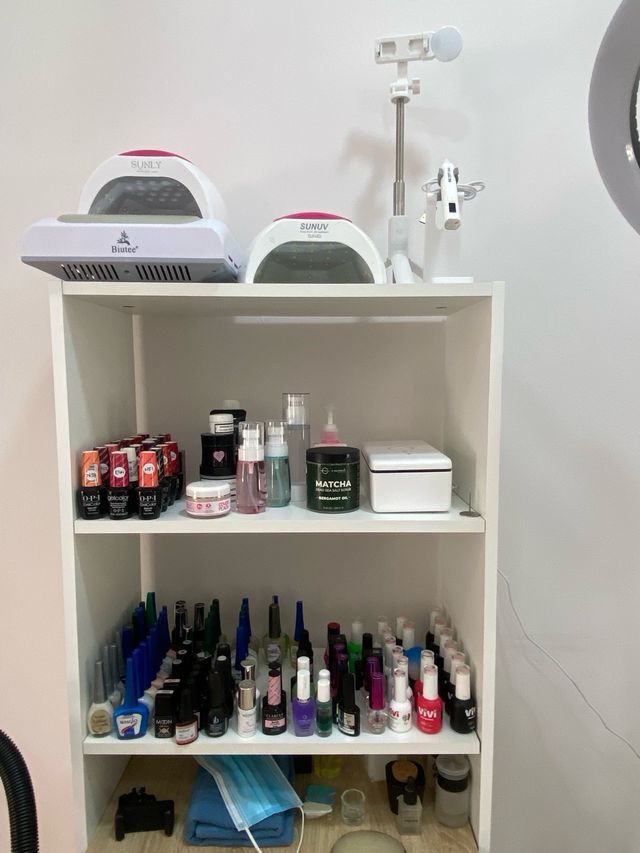 Se traspasa peluquería/manicura.