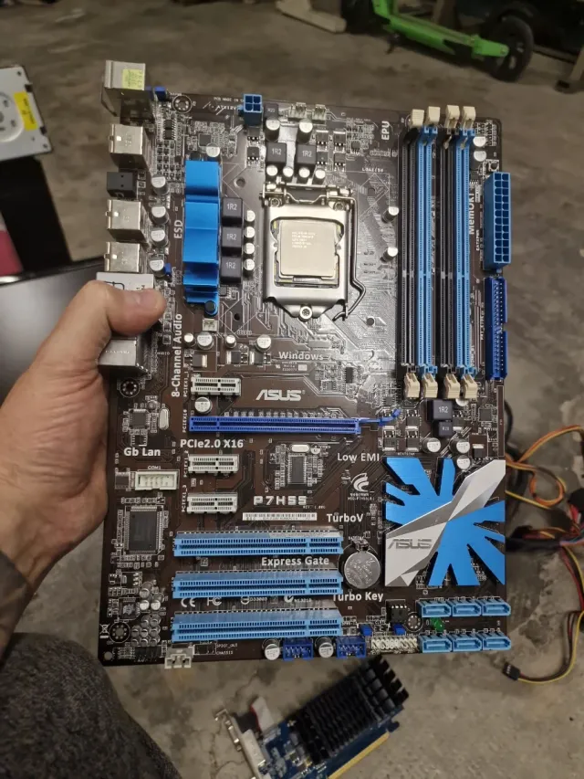 Lote componentes informáticos varios