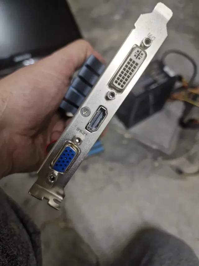 Lote componentes informáticos varios