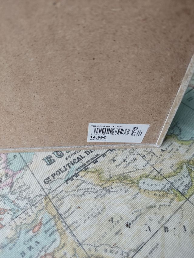 Colgador de llaves de madera y metal