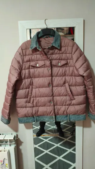 Cazadora acolchada lila y vaquera