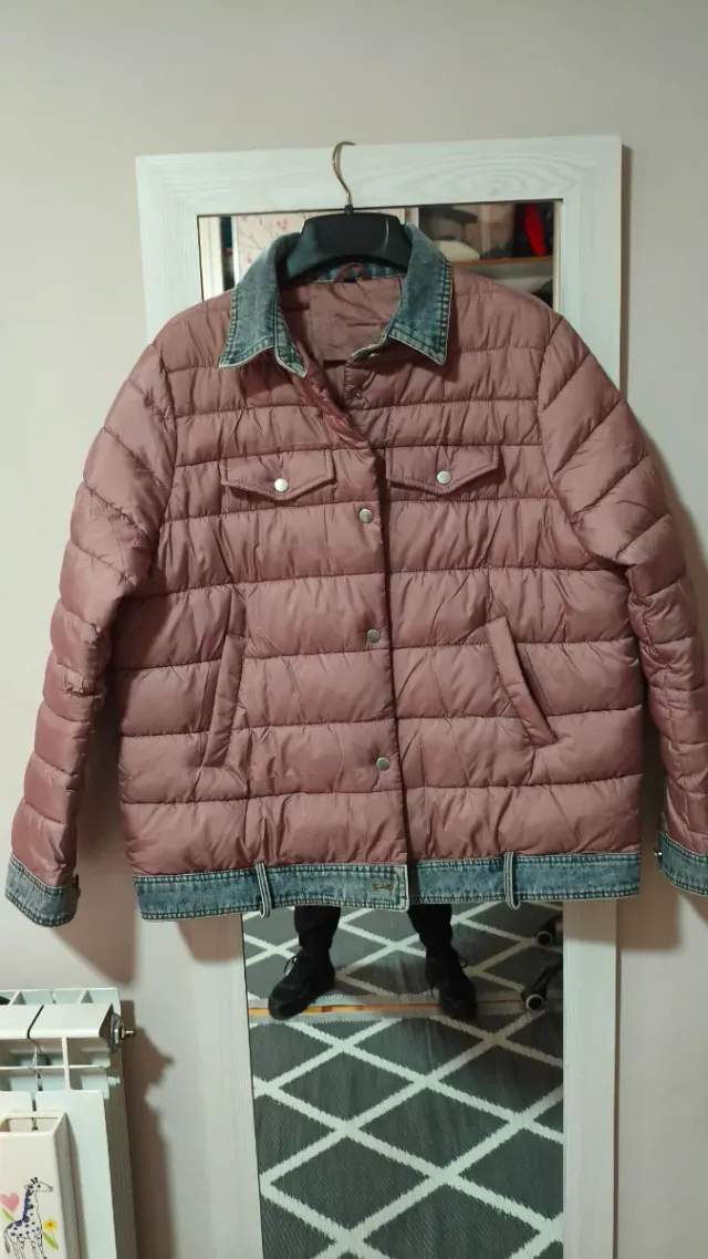 Cazadora acolchada lila y vaquera