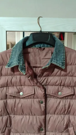 Cazadora acolchada lila y vaquera