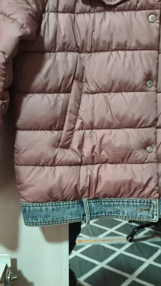 Cazadora acolchada lila y vaquera