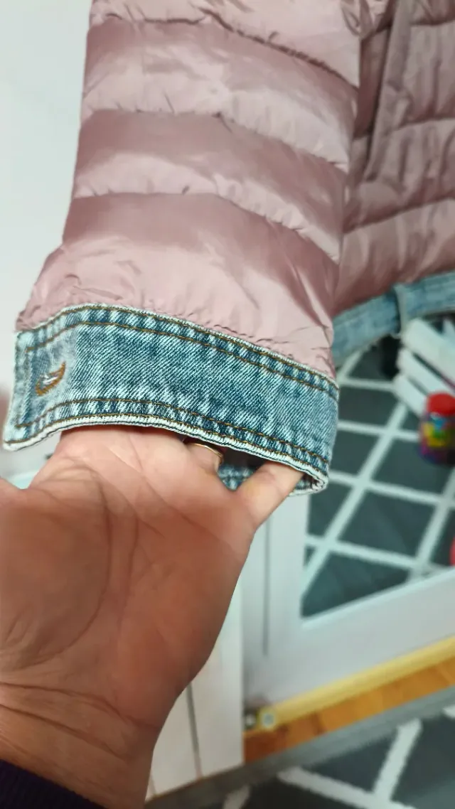 Cazadora acolchada lila y vaquera