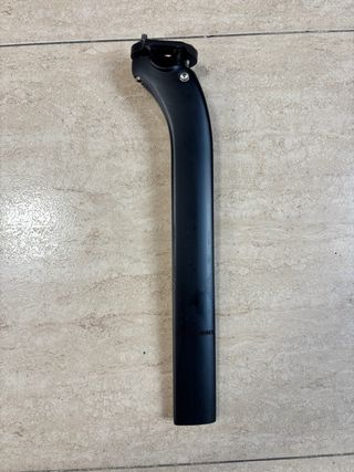 Tija Pinarello Negra Mate  Con retroceso.