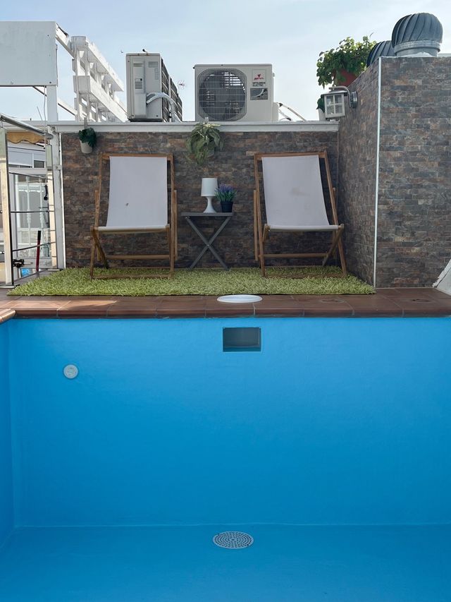 Casa adosada con piscina y garajes