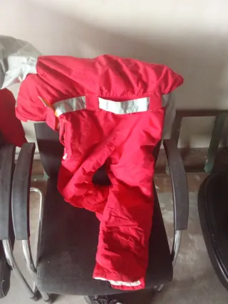 Mono de esquí rojo talla 10 años