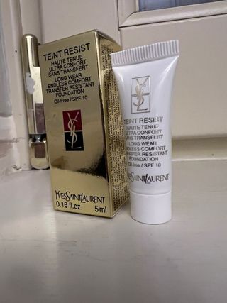 Yves Saint Laurent Teint Resist Fondotinta