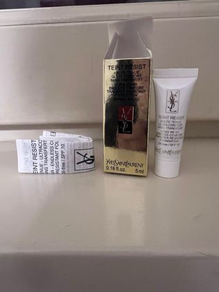 Yves Saint Laurent Teint Resist Fondotinta