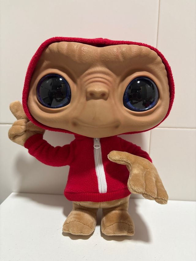 Muñeco E.T. con Sudadera Roja