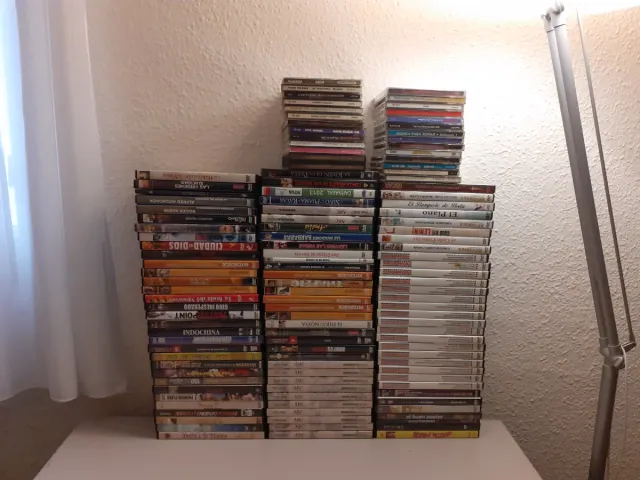 Lote 97 DVD y 27 CD.
