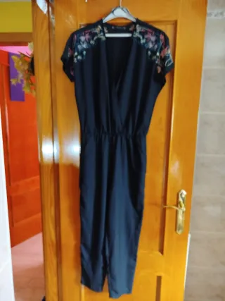 Mono largo mujer negro bordado