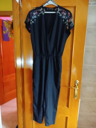 Mono largo mujer negro bordado