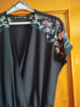 Mono largo mujer negro bordado