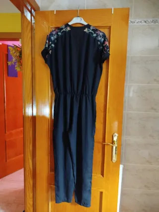 Mono largo mujer negro bordado