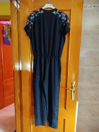 Mono largo mujer negro bordado