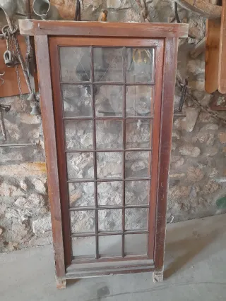 Ventana de madera con cristales