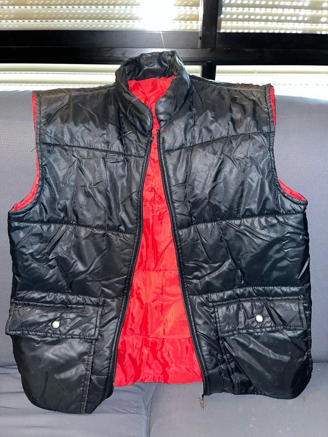 Chaleco reversible negro y rojo
