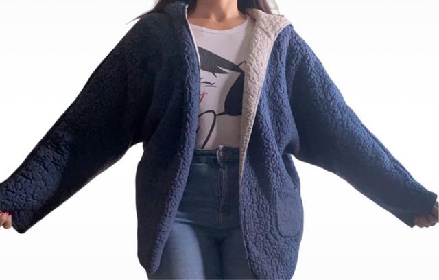 Abrigo de lana azul con forro beige