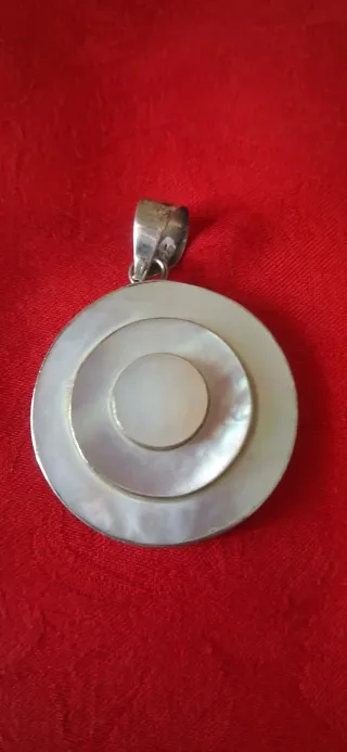 Ciondolo pachamama madreperla e  argento
