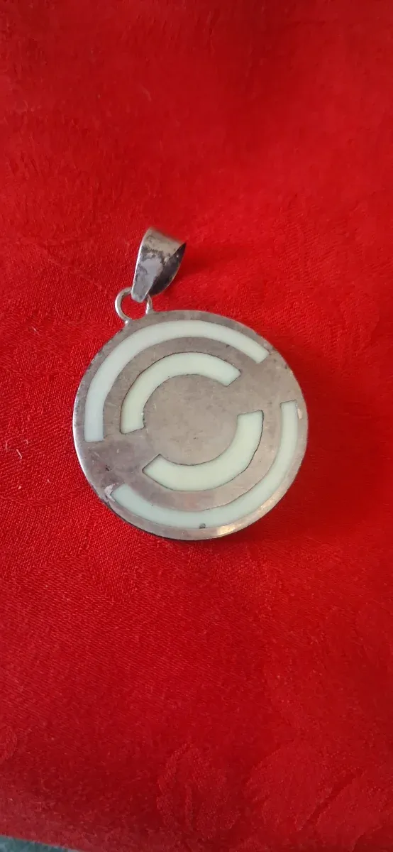 Ciondolo pachamama madreperla e argento