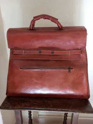 Maleta de cuero marrón