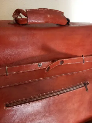Maleta de cuero marrón
