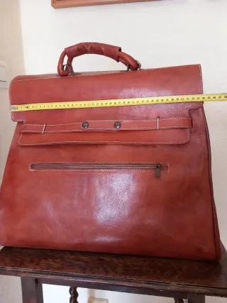 Maleta de cuero marrón