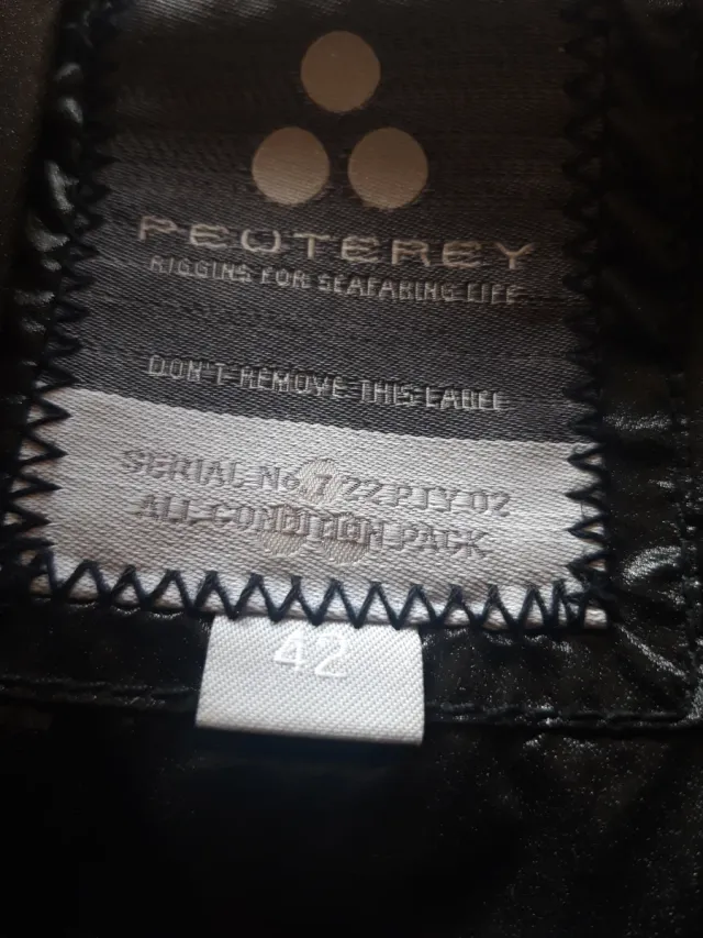 Chaqueta Peuterey Negra T. 42 pero es como 38-40