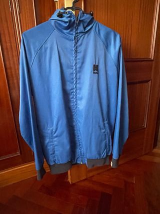 Chaqueta Vazva azul con capucha