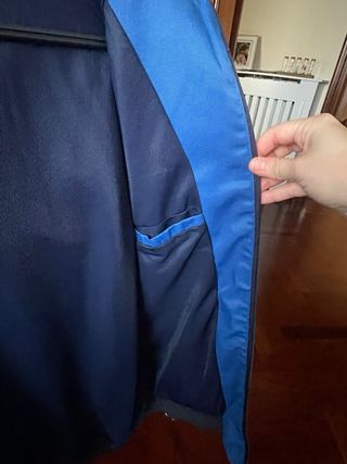 Chaqueta Vazva azul con capucha
