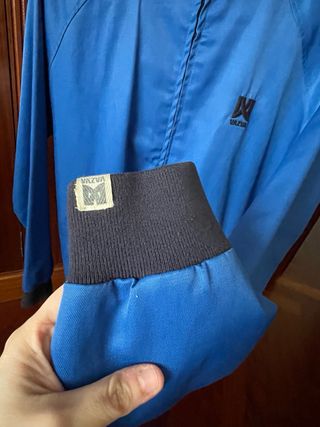 Chaqueta Vazva azul con capucha