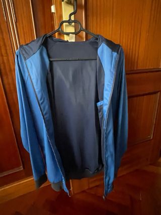 Chaqueta Vazva azul con capucha