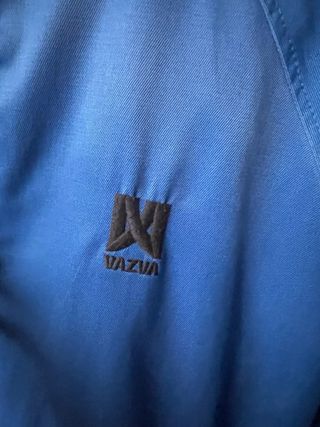 Chaqueta Vazva azul con capucha