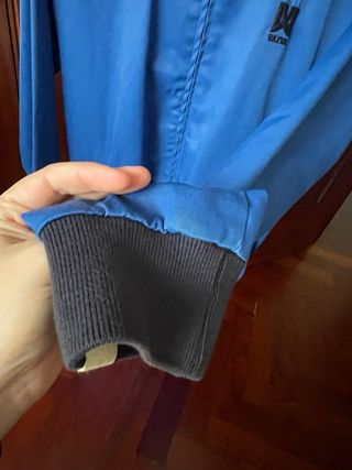 Chaqueta Vazva azul con capucha