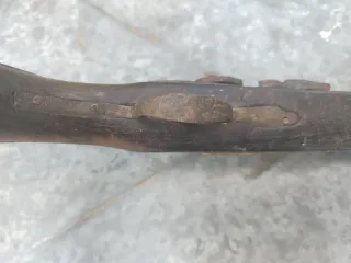 Riproduzione pistola antica decorata cm 44