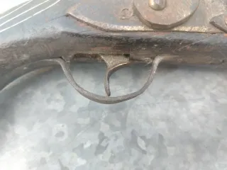 Riproduzione pistola antica decorata cm 44