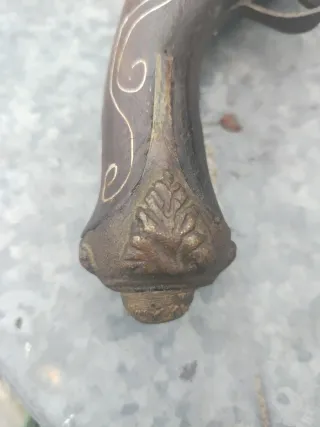 Riproduzione pistola antica decorata cm 44