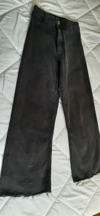 Pantalón vaquero ancho gris oscuro