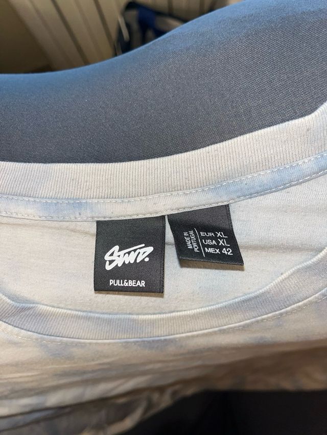 Camiseta tie-dye azul y blanco