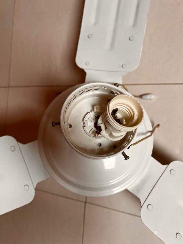 Ventilador de techo blanco