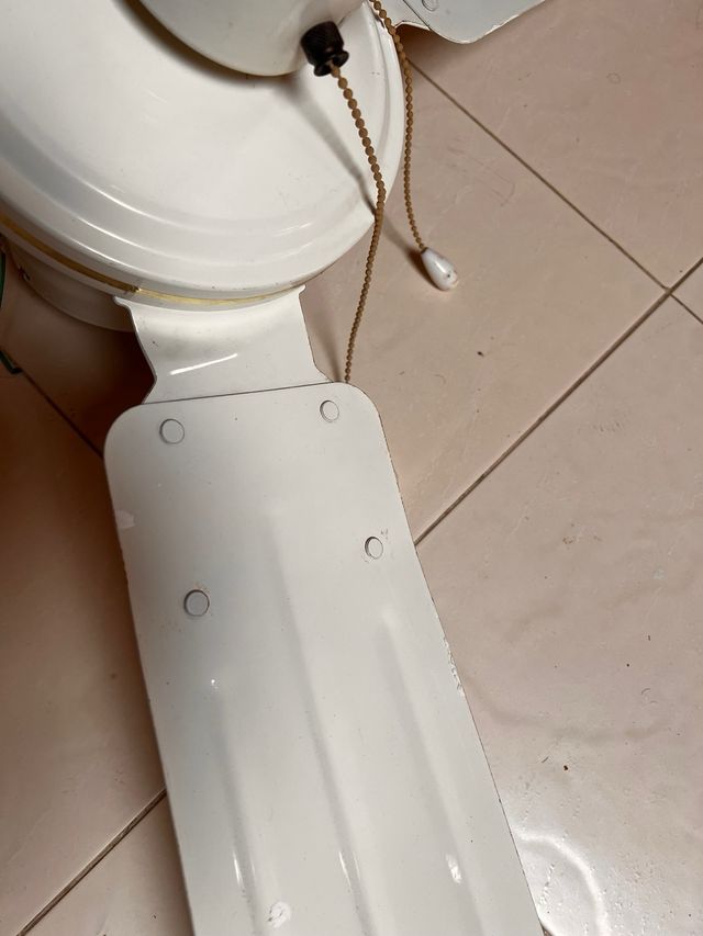 Ventilador de techo blanco