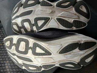 Deportivas Hoka Negras y Blancas