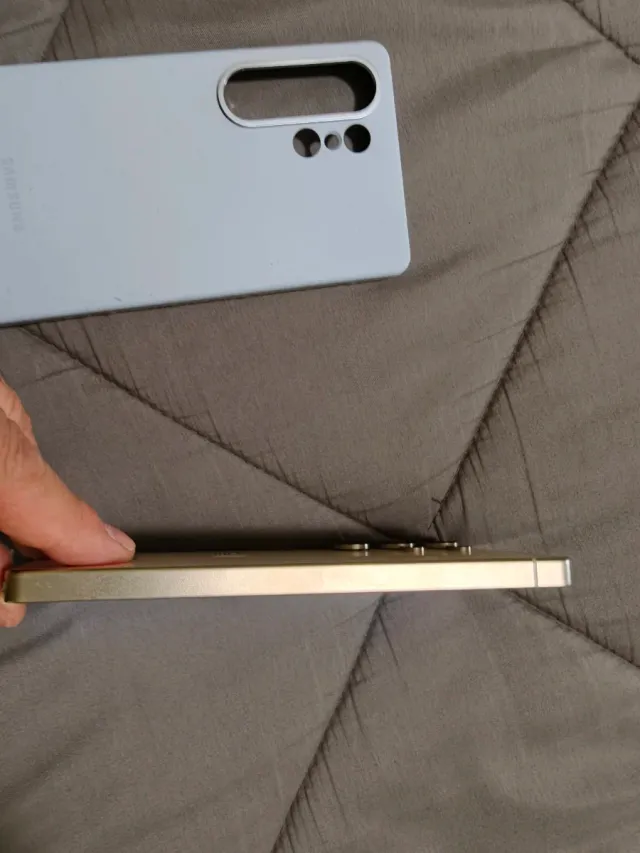 Samsung Galaxy S25 Ultra dorado