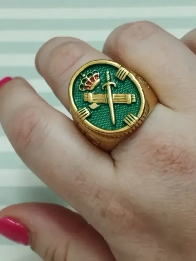 REBAJADO. SELLO ANILLO BAÑO ORO G. CIVIL