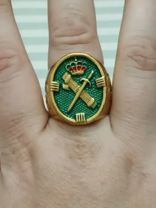 REBAJADO. SELLO ANILLO BAÑO ORO G. CIVIL