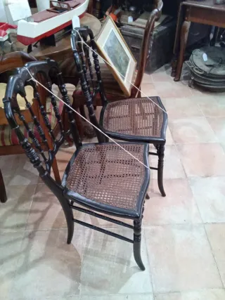 Pareja sillas filipinas madera y rejilla de mimbre